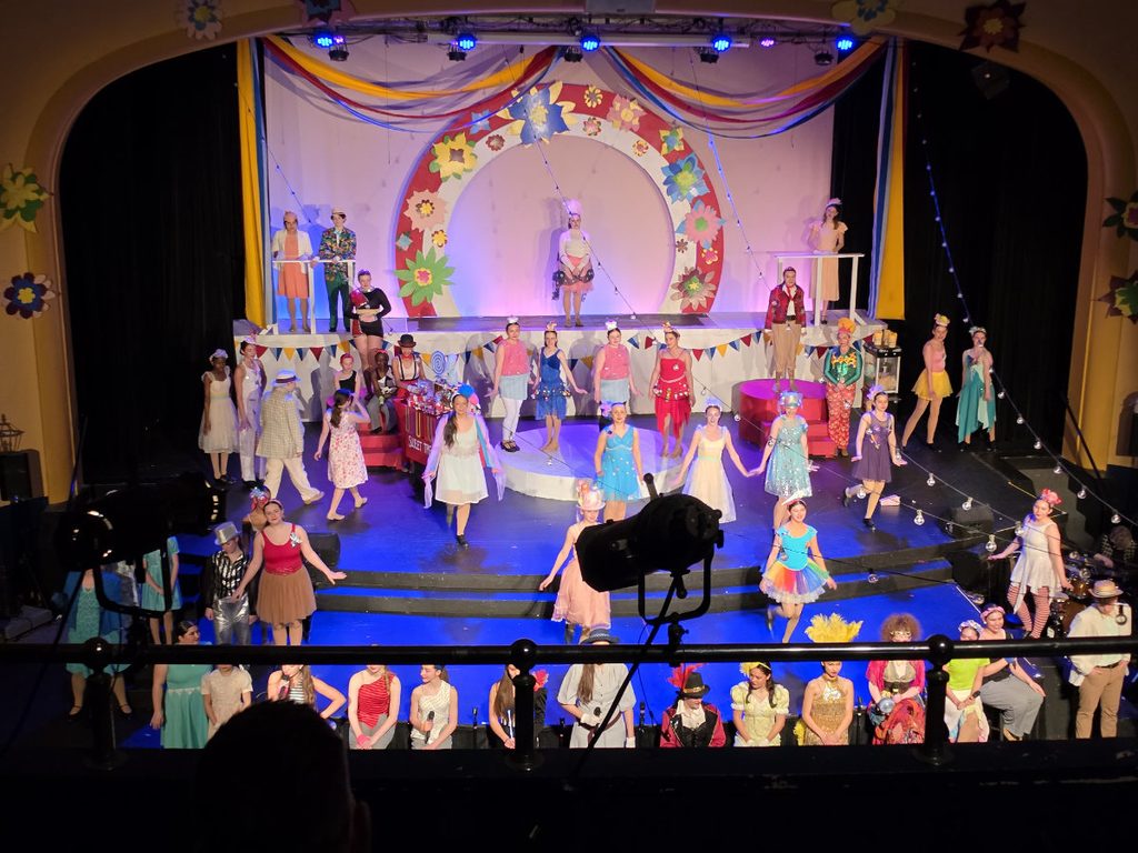 Scene from "Cabaret 43: Dancing in the street!"